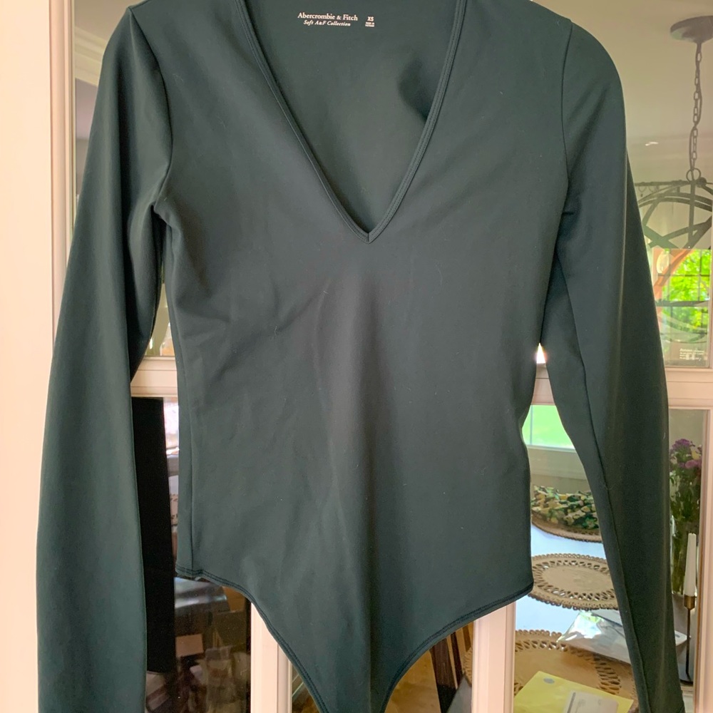 Abercrombie & Fitch Long-Sleeve Seamless Fabric V-Neck Bodysuit - Emerald Green